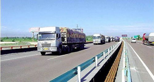 新疆國際道路運輸線路總數達111條，居全國之首，普通貨物道路運輸蓬勃發展